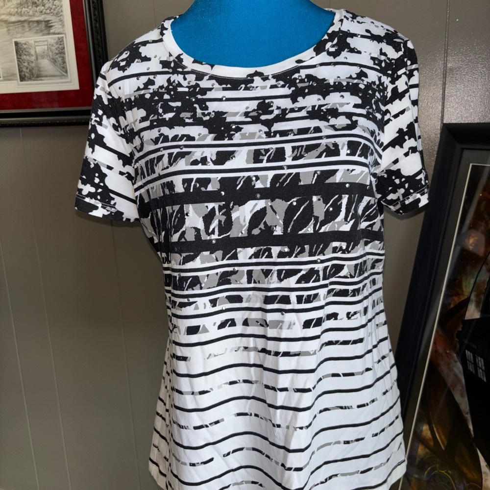 Rafaella sport Black and White Patterned Women's Top